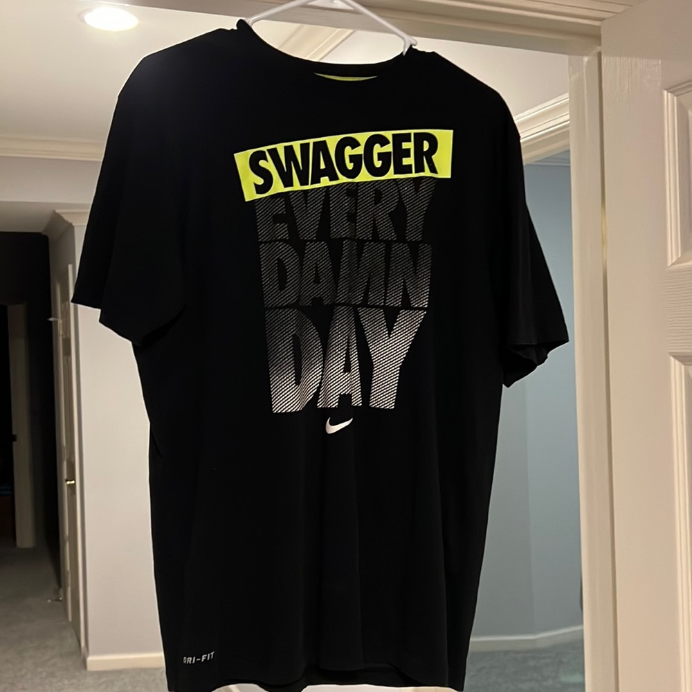 NIKE TEE